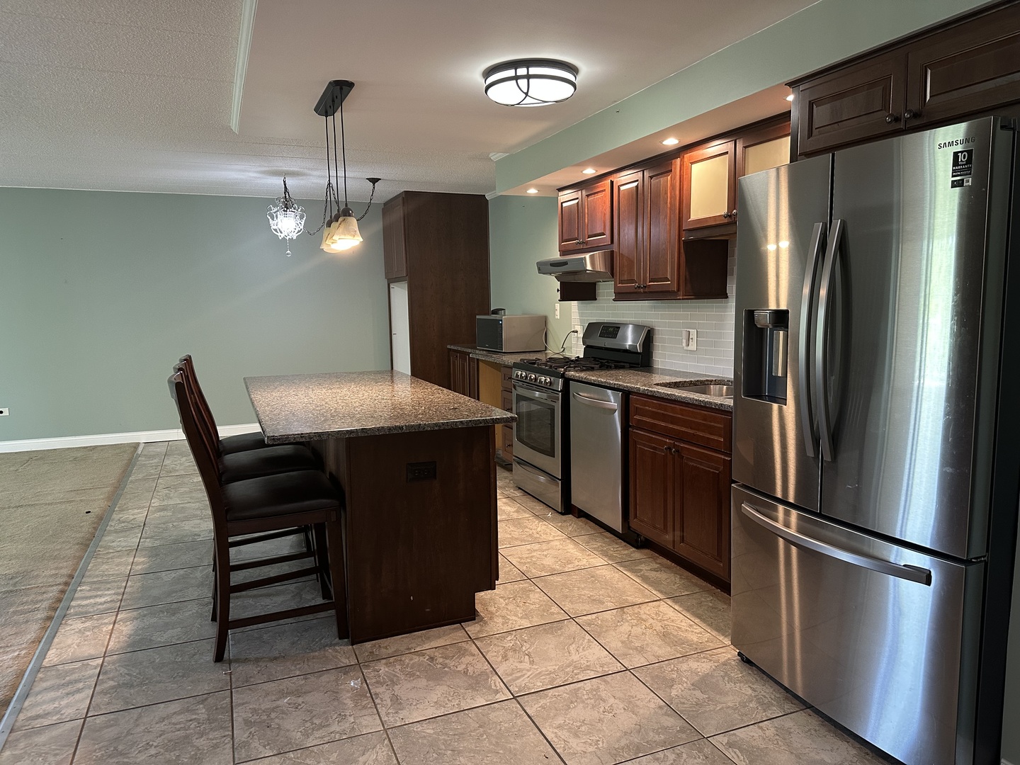 110 W Butterfield Road #402S, Elmhurst, IL 60126