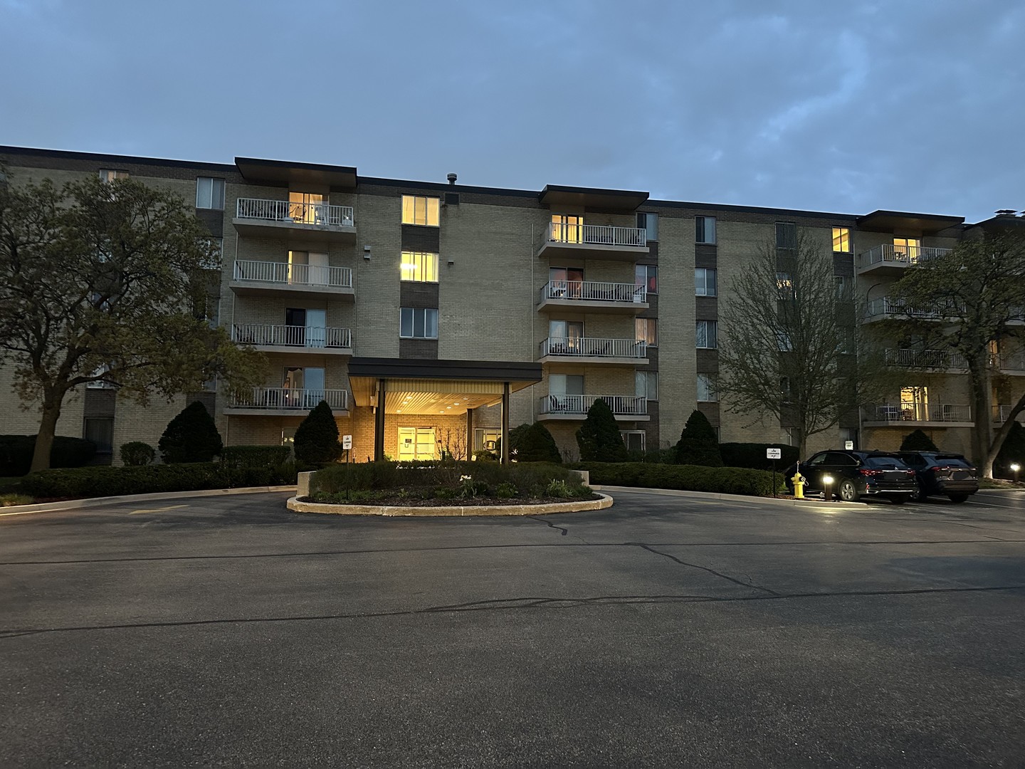 110 W Butterfield Road #402S, Elmhurst, IL 60126