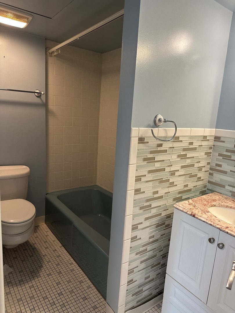110 W Butterfield Road #402S, Elmhurst, IL 60126