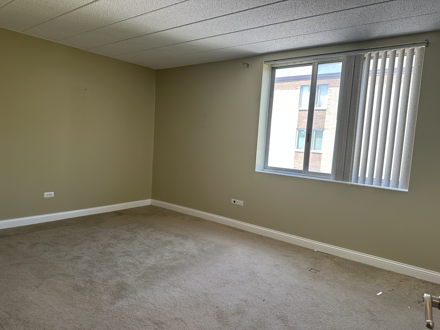 110 W Butterfield Road #402S, Elmhurst, IL 60126