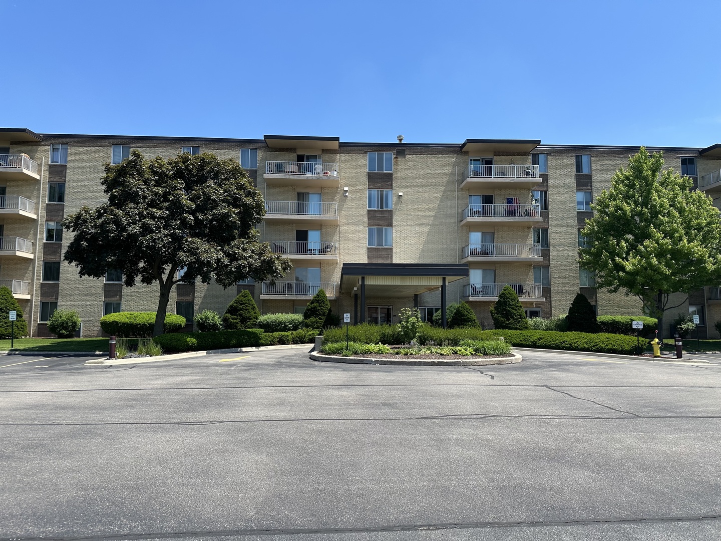110 W Butterfield Road #402S, Elmhurst, IL 60126