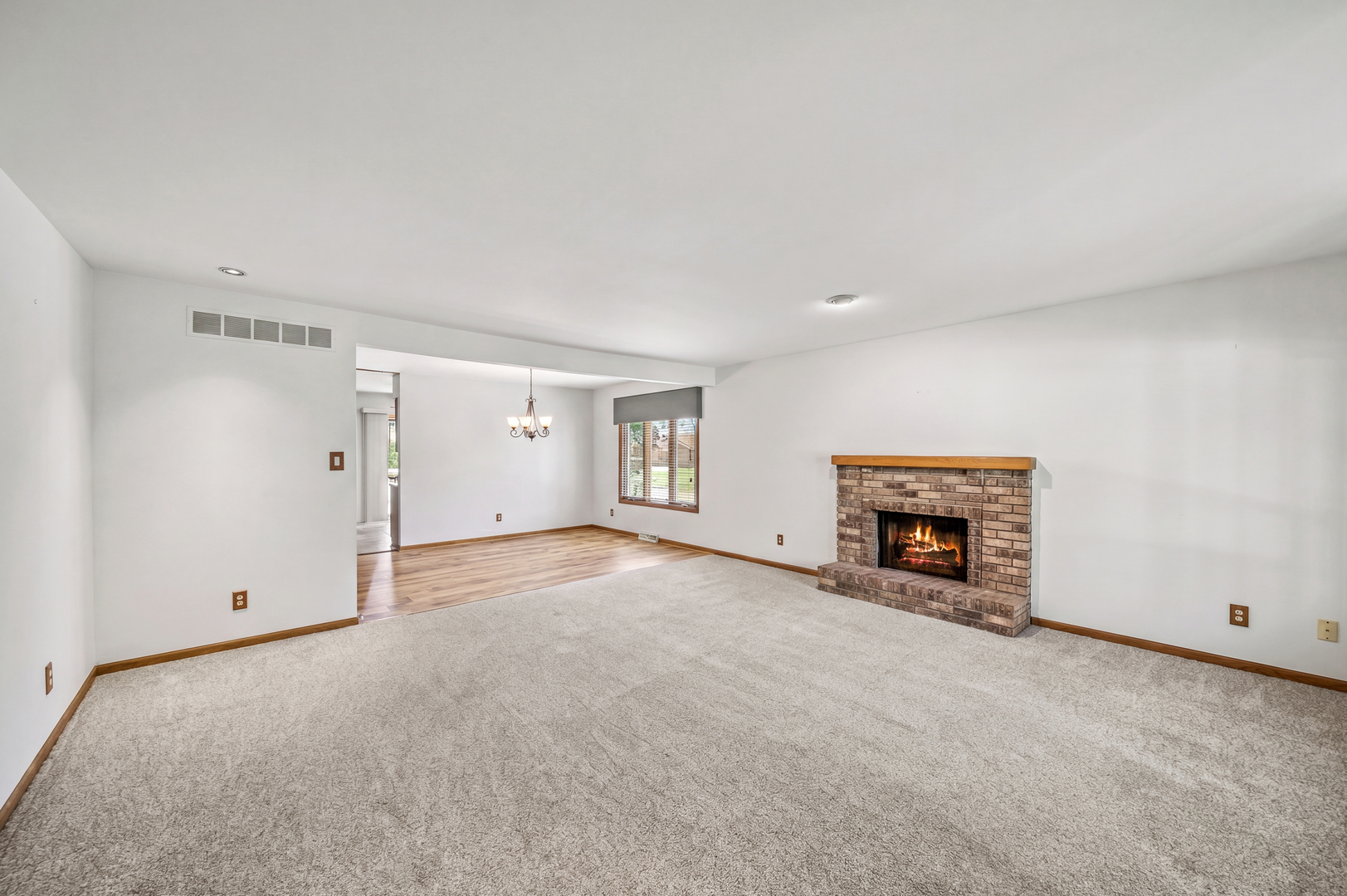 12 Pebblewood Trail, Naperville, IL 60563