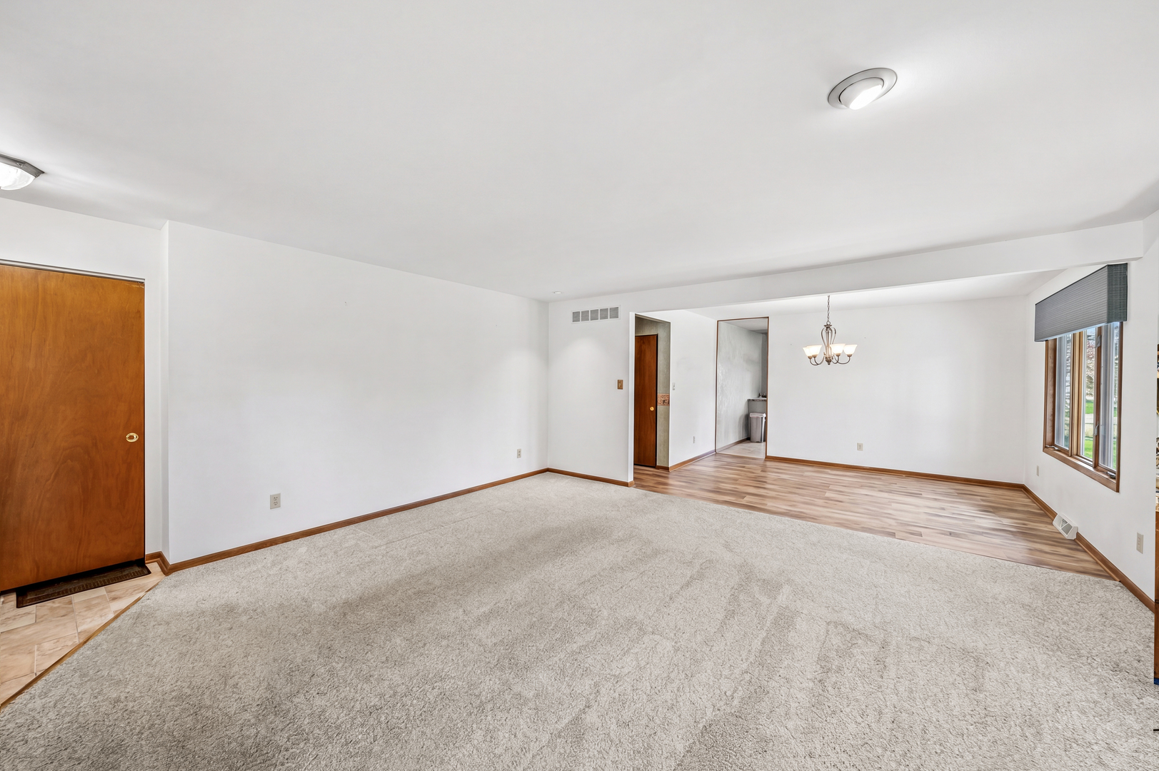 12 Pebblewood Trail, Naperville, IL 60563