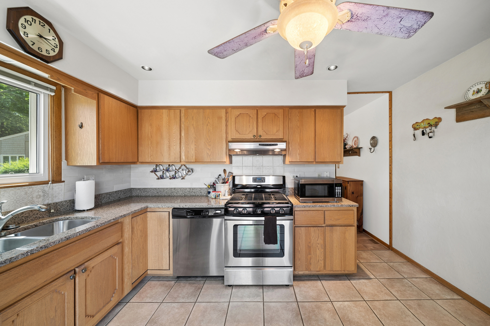 12 Pebblewood Trail, Naperville, IL 60563