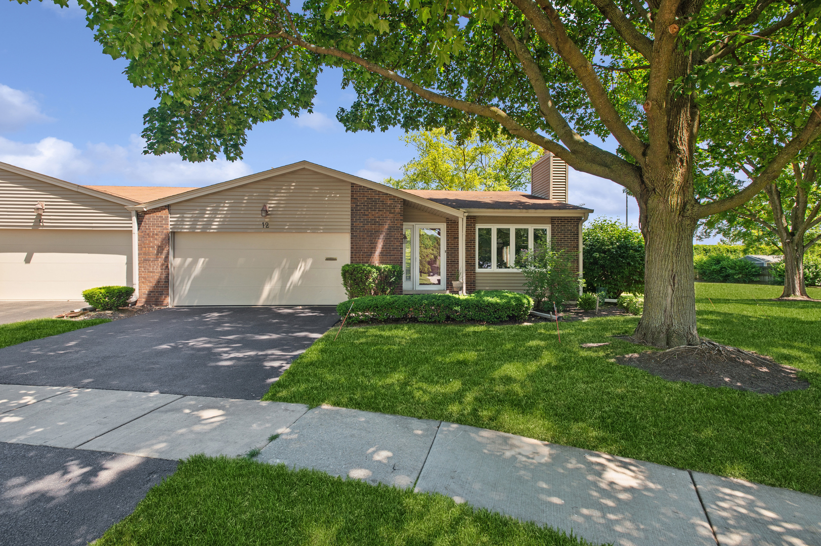 12 Pebblewood Trail, Naperville, IL 60563