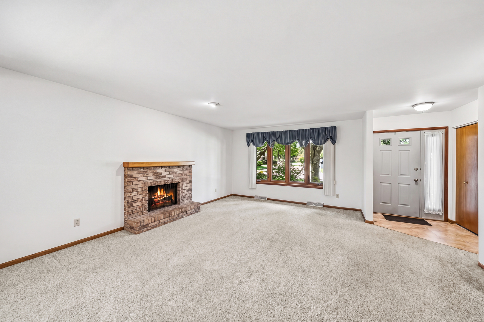 12 Pebblewood Trail, Naperville, IL 60563