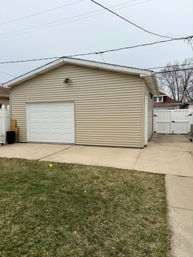 2136 N 75th Avenue, Elmwood Park, IL 60707