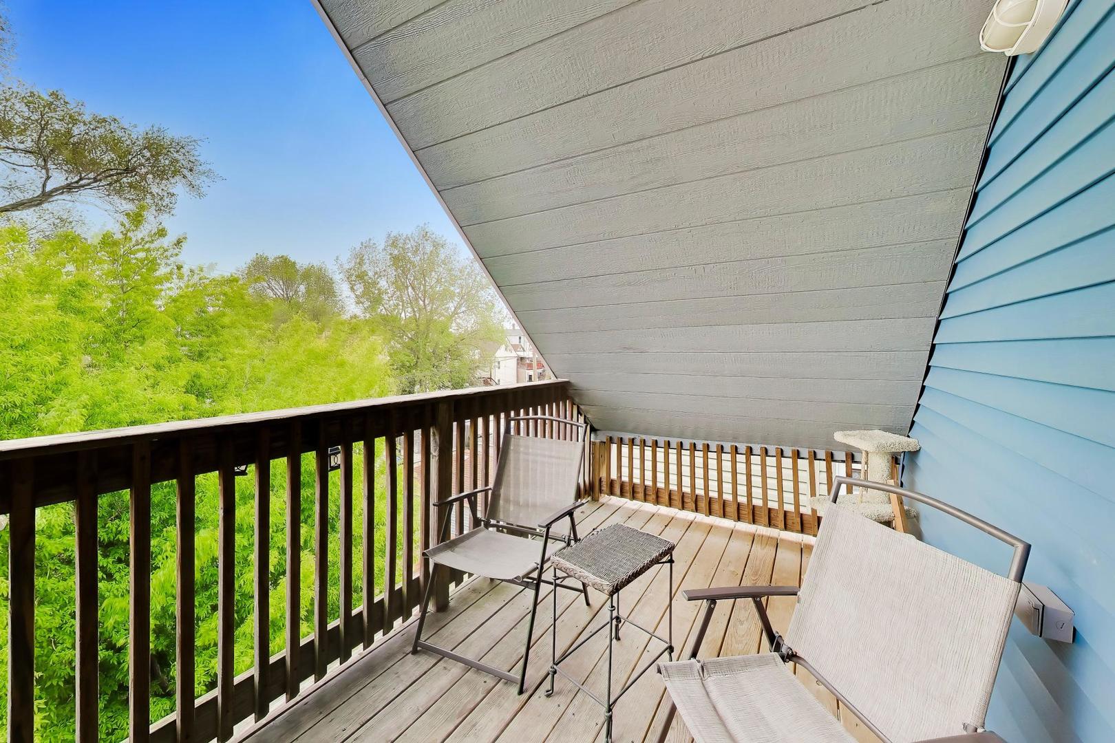 3526 W McLean Avenue, Chicago, IL 60647