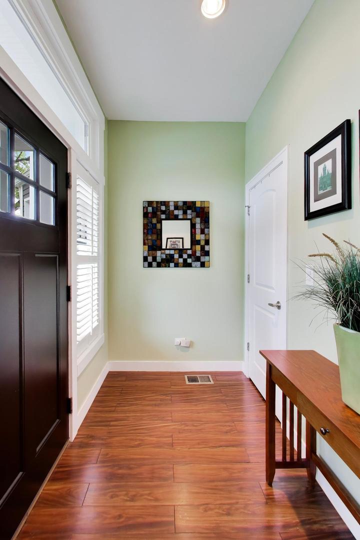 3526 W McLean Avenue, Chicago, IL 60647