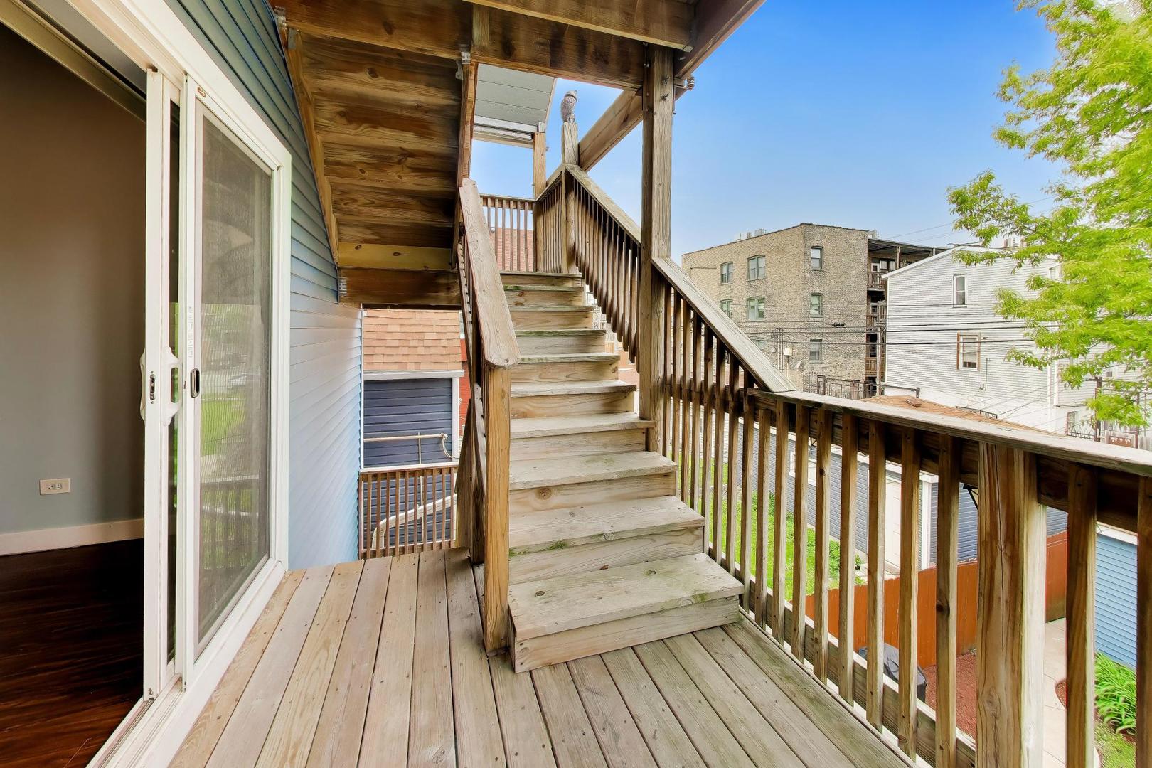 3526 W McLean Avenue, Chicago, IL 60647
