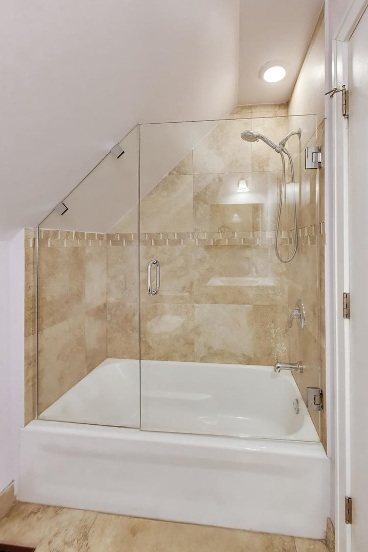 3526 W McLean Avenue, Chicago, IL 60647