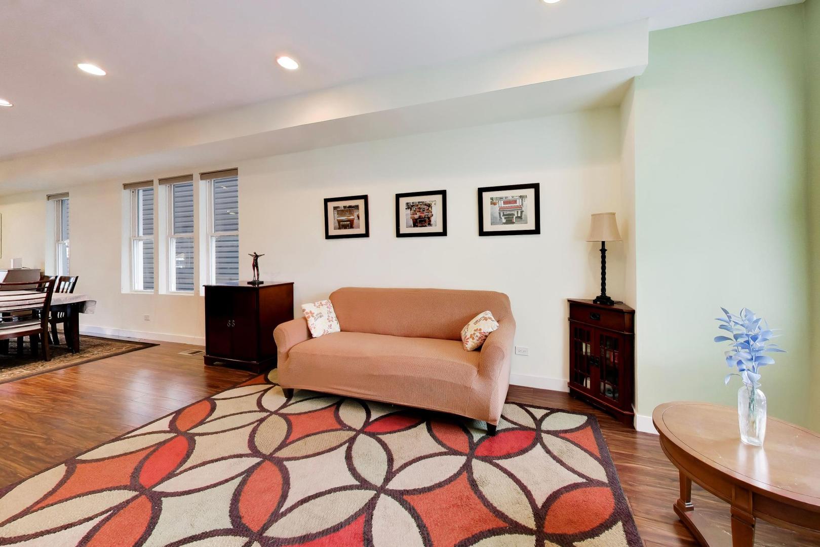 3526 W McLean Avenue, Chicago, IL 60647