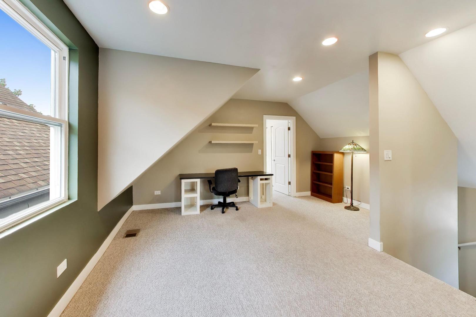 3526 W McLean Avenue, Chicago, IL 60647