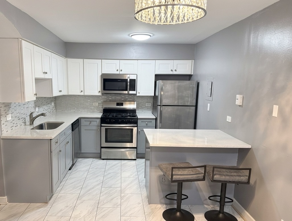 670 Marilyn Avenue #203, Glendale Heights, IL 60139
