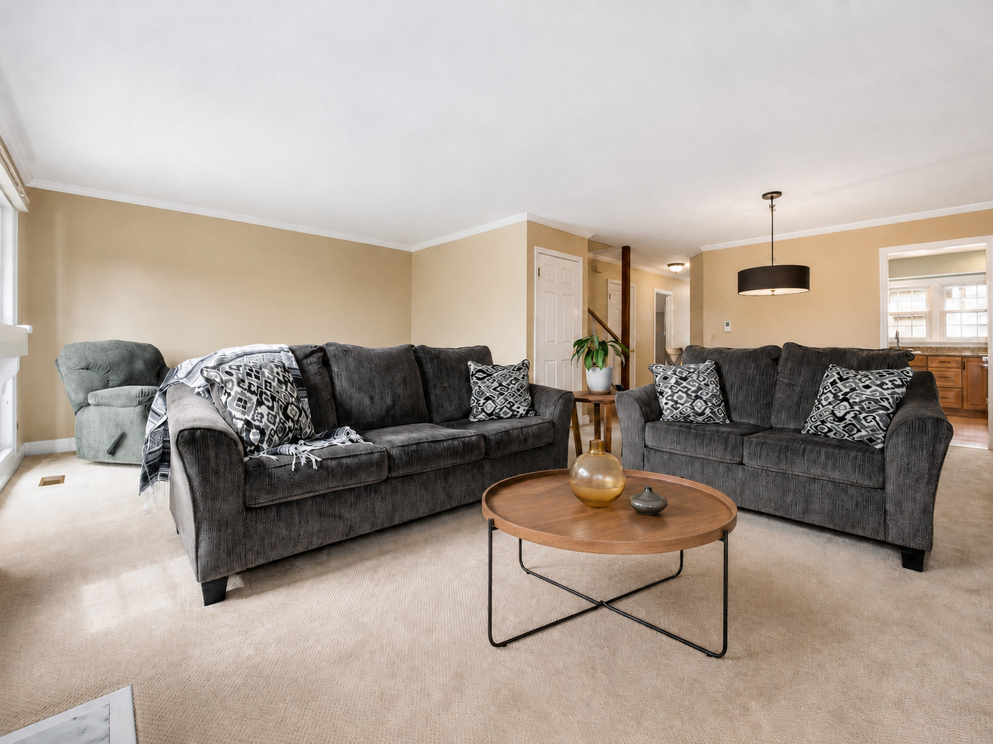 1150 Oakview Drive, Wheaton, IL 60187