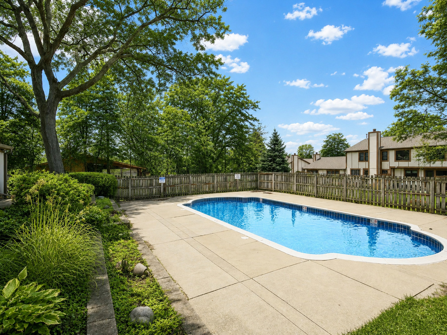 1150 Oakview Drive, Wheaton, IL 60187
