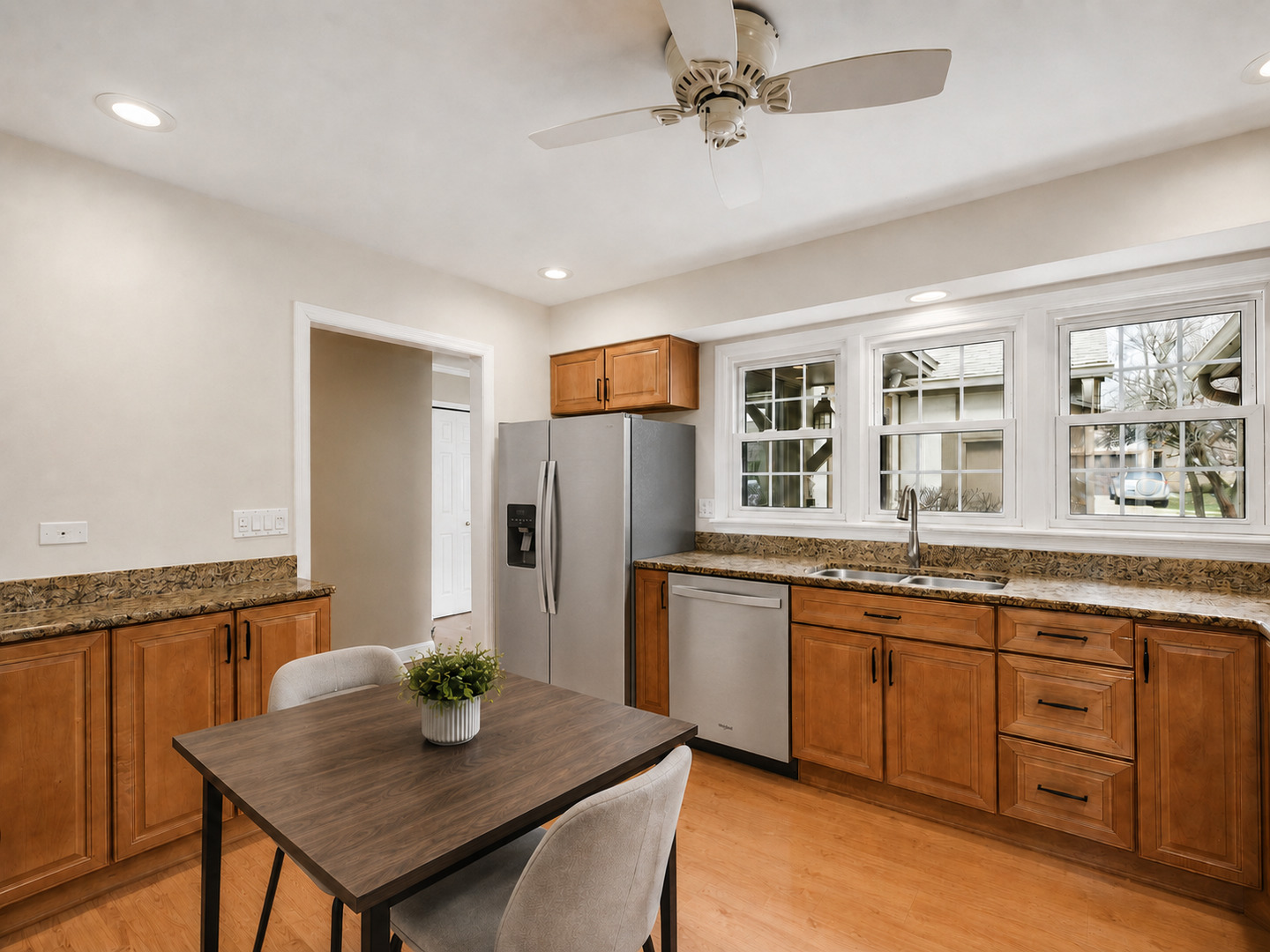 1150 Oakview Drive, Wheaton, IL 60187