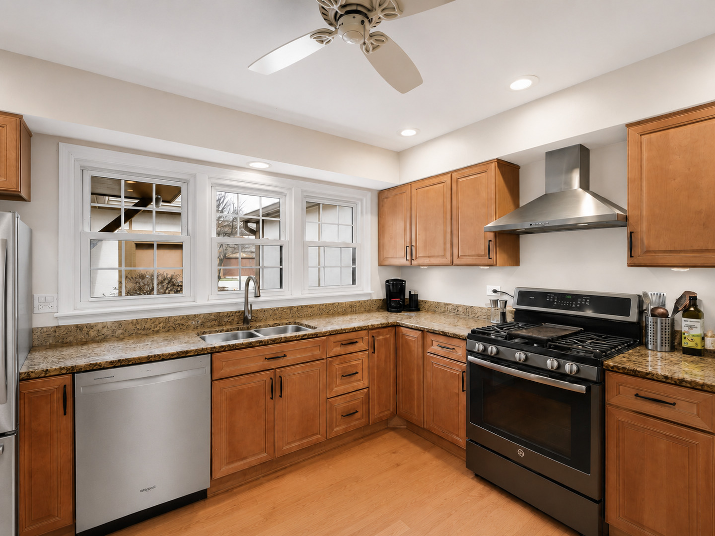1150 Oakview Drive, Wheaton, IL 60187