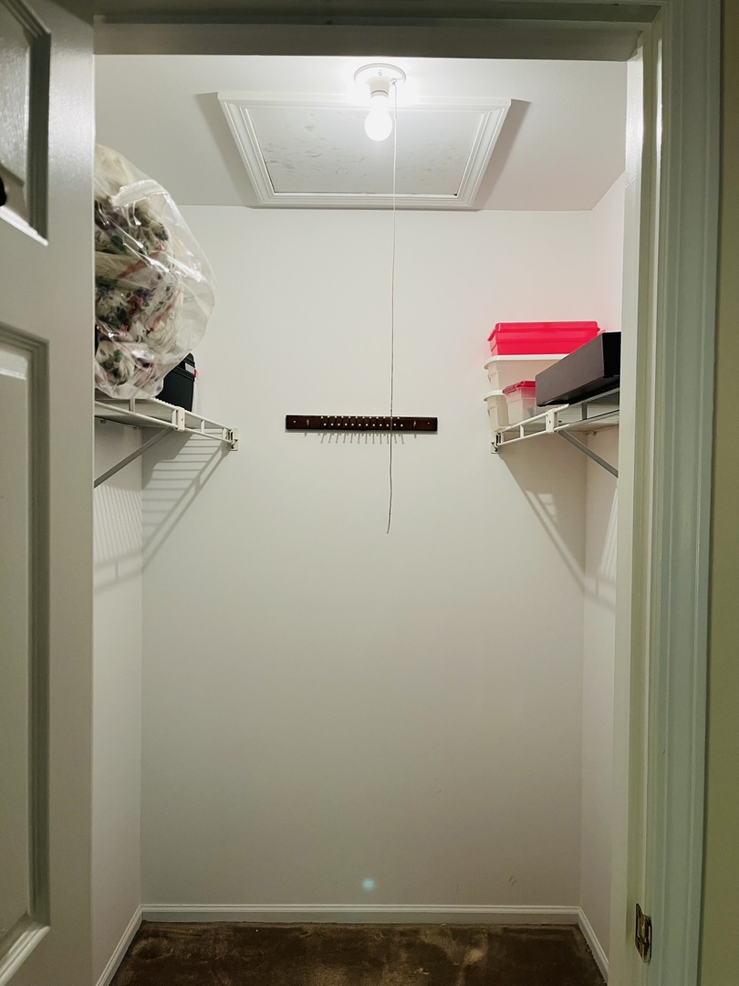 27 Exeter Court #202A, Naperville, IL 60565