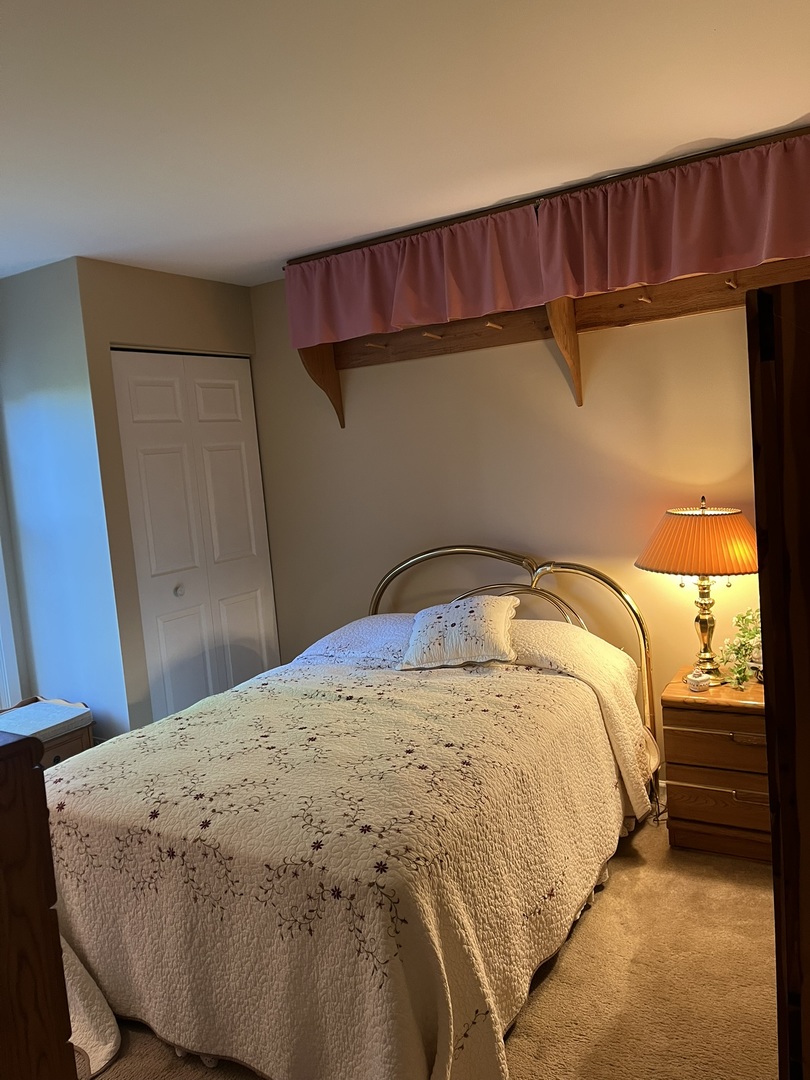 27 Exeter Court #202A, Naperville, IL 60565