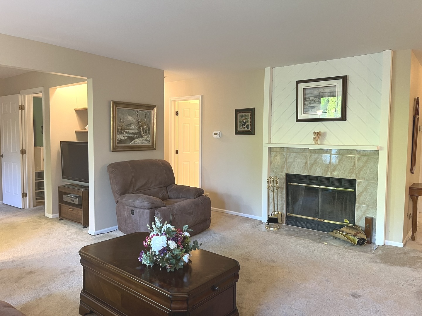 27 Exeter Court #202A, Naperville, IL 60565