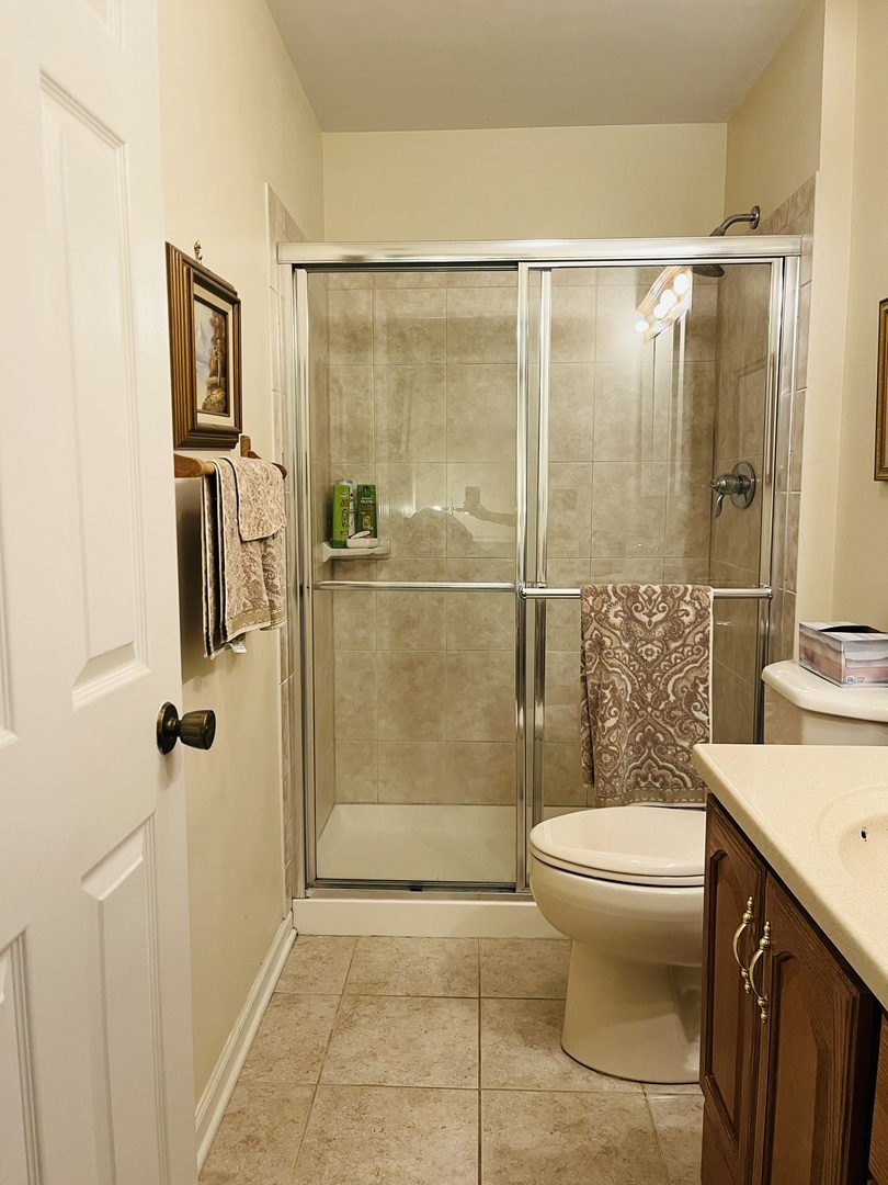 27 Exeter Court #202A, Naperville, IL 60565