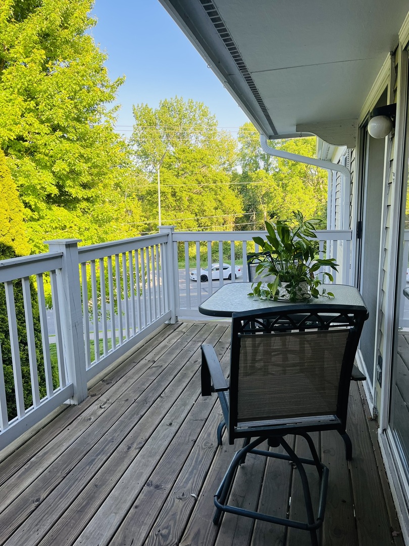 27 Exeter Court #202A, Naperville, IL 60565