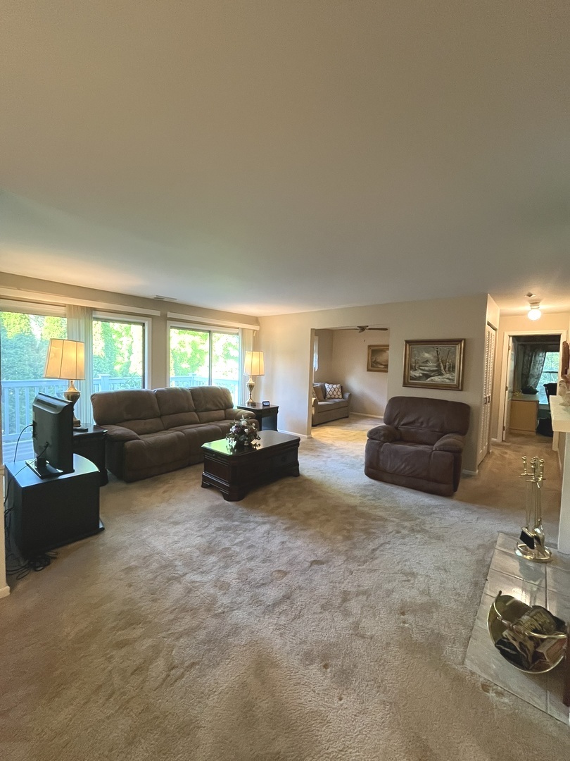 27 Exeter Court #202A, Naperville, IL 60565