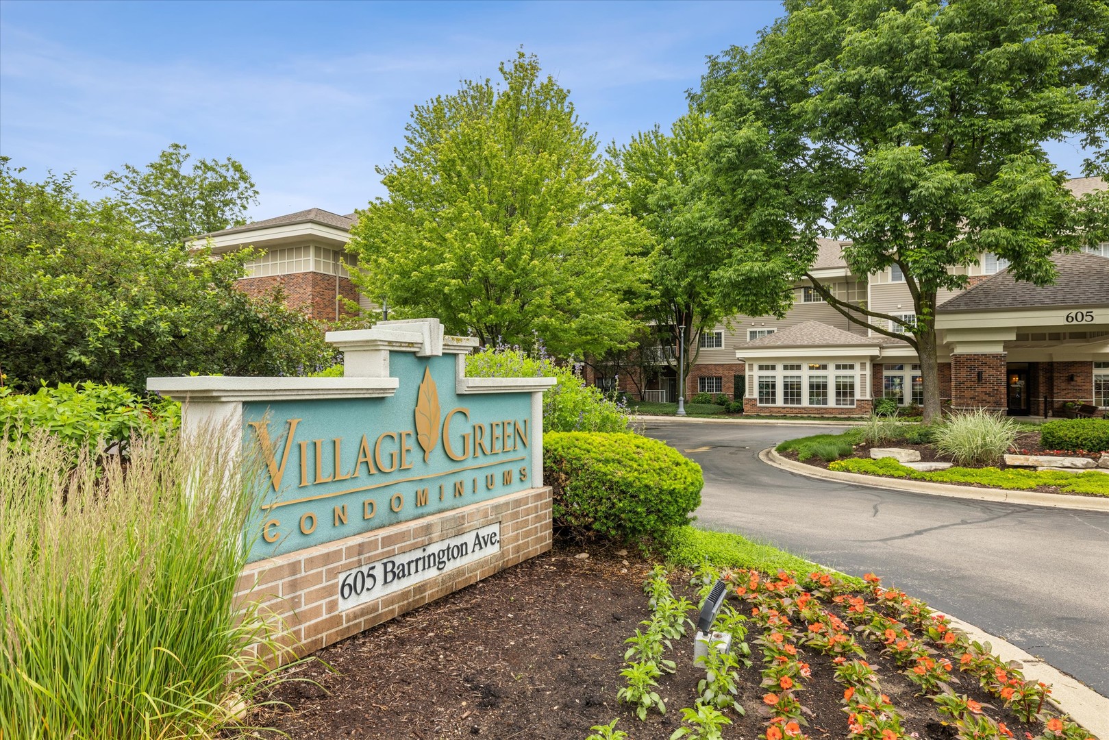 605 Barrington Avenue #332, East Dundee, IL 60118
