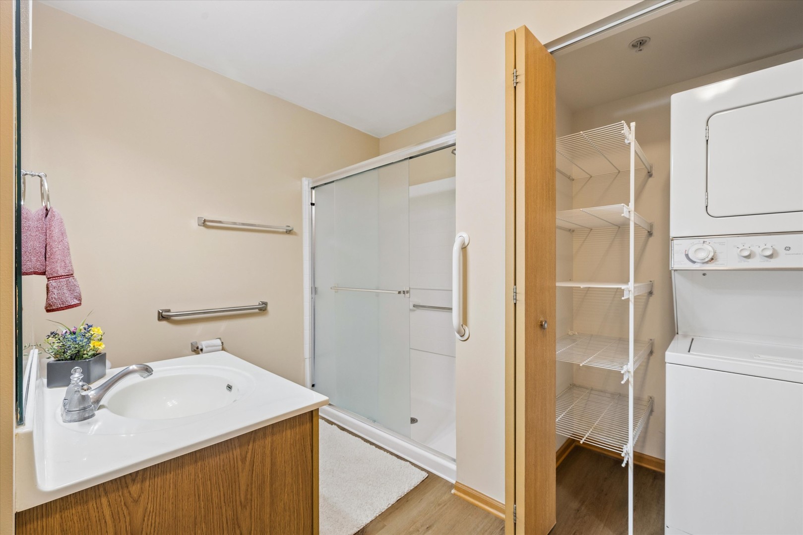 605 Barrington Avenue #332, East Dundee, IL 60118