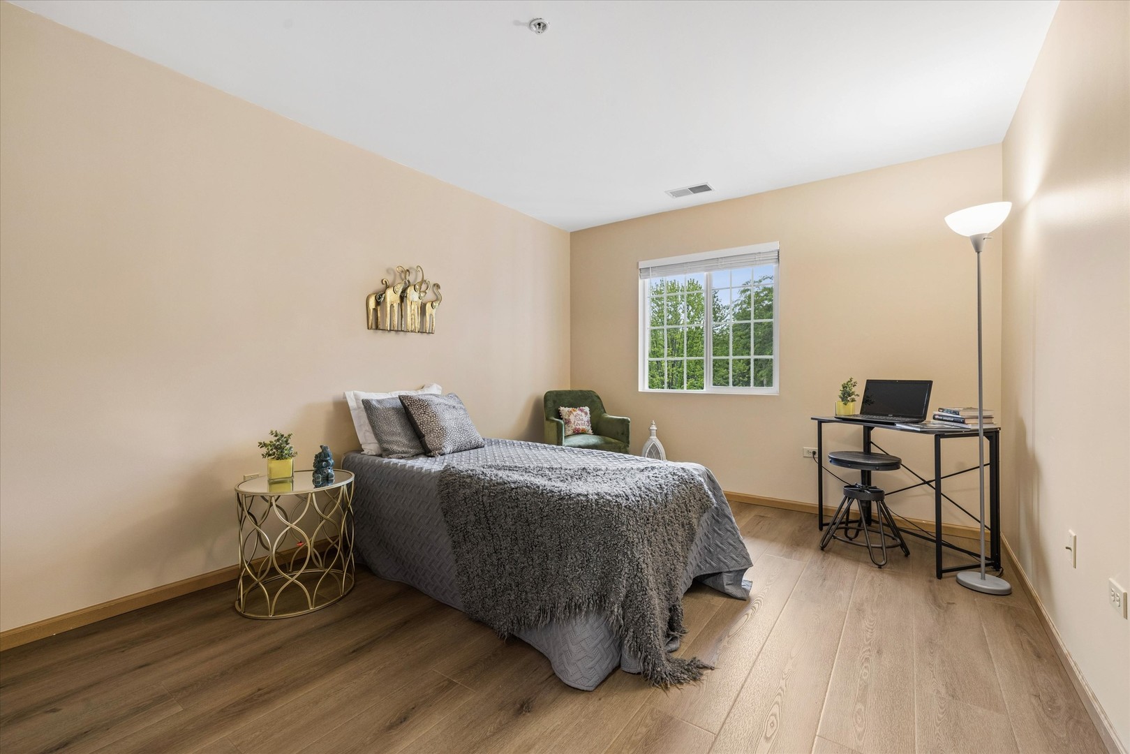 605 Barrington Avenue #332, East Dundee, IL 60118