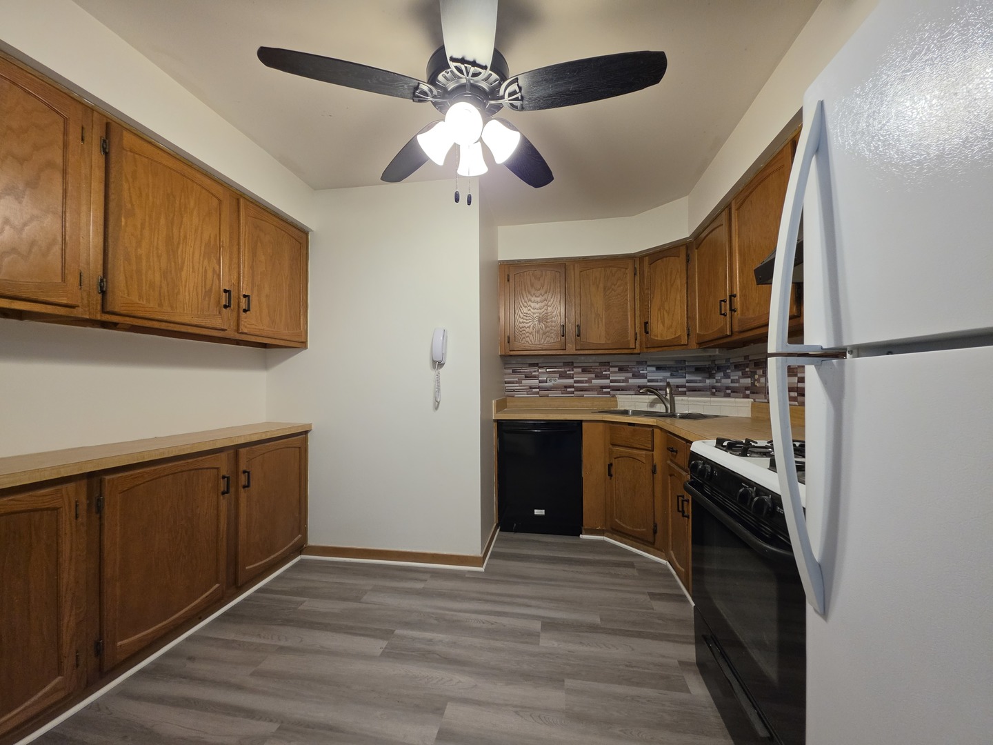 225 Gregory Street #10, Aurora, IL 60504
