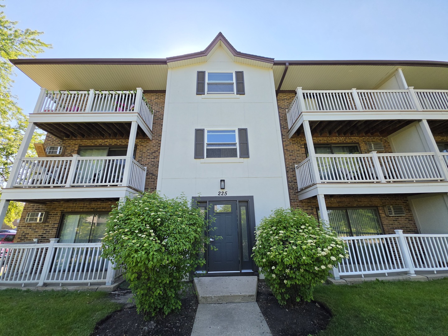 225 Gregory Street #10, Aurora, IL 60504