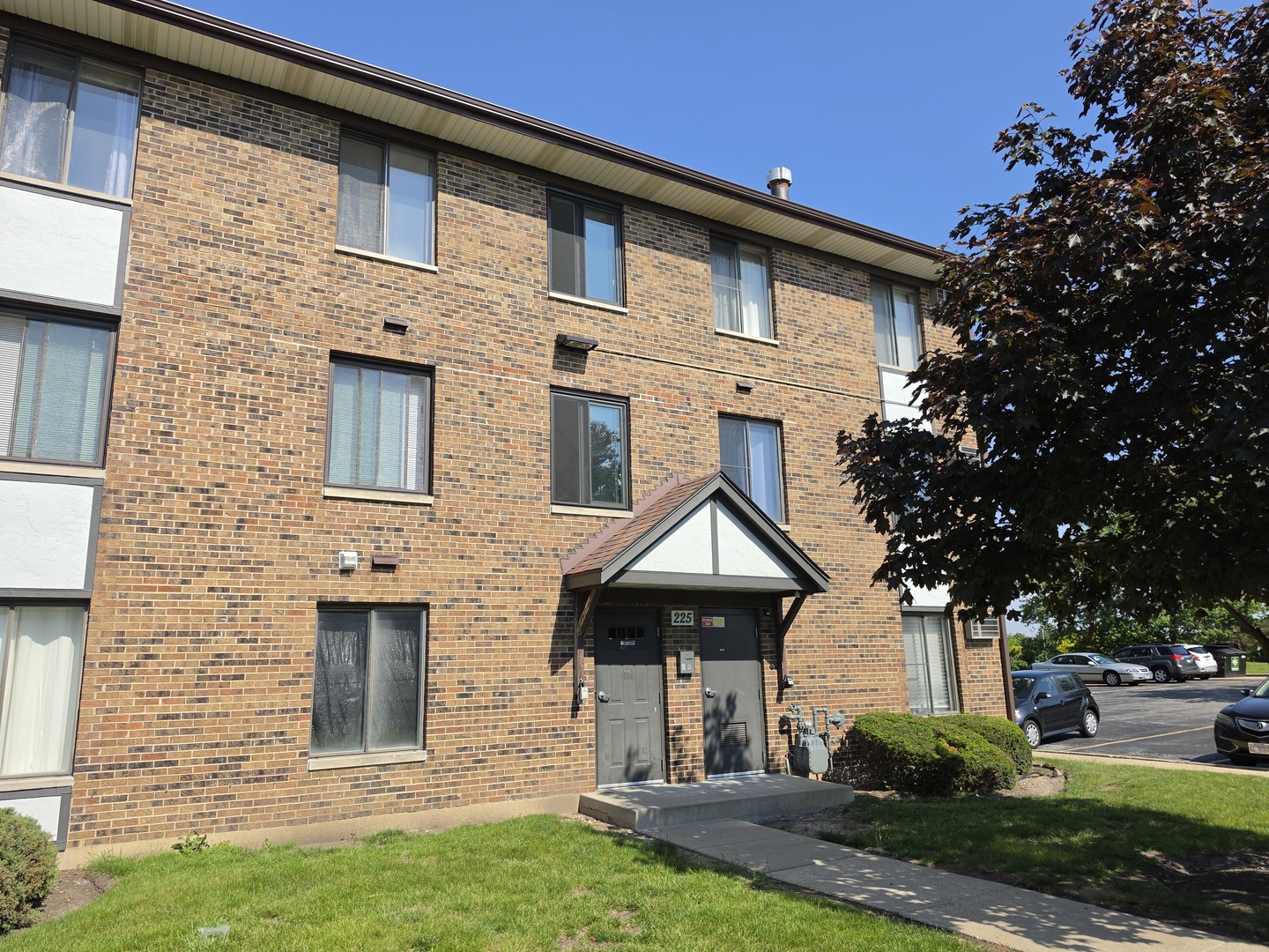 225 Gregory Street #10, Aurora, IL 60504