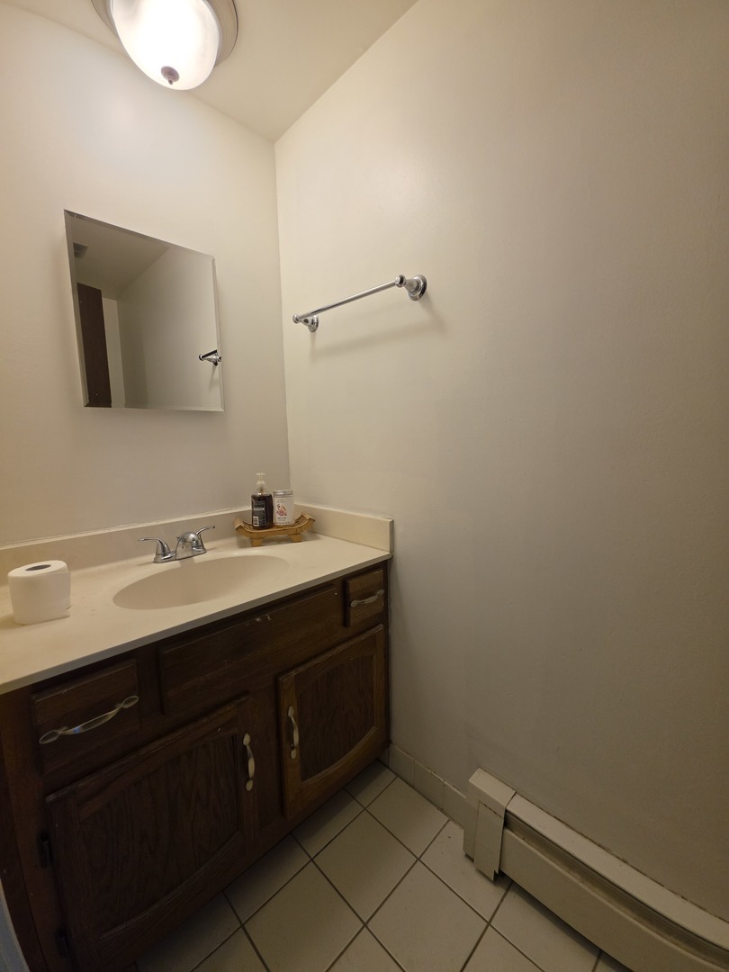 225 Gregory Street #10, Aurora, IL 60504
