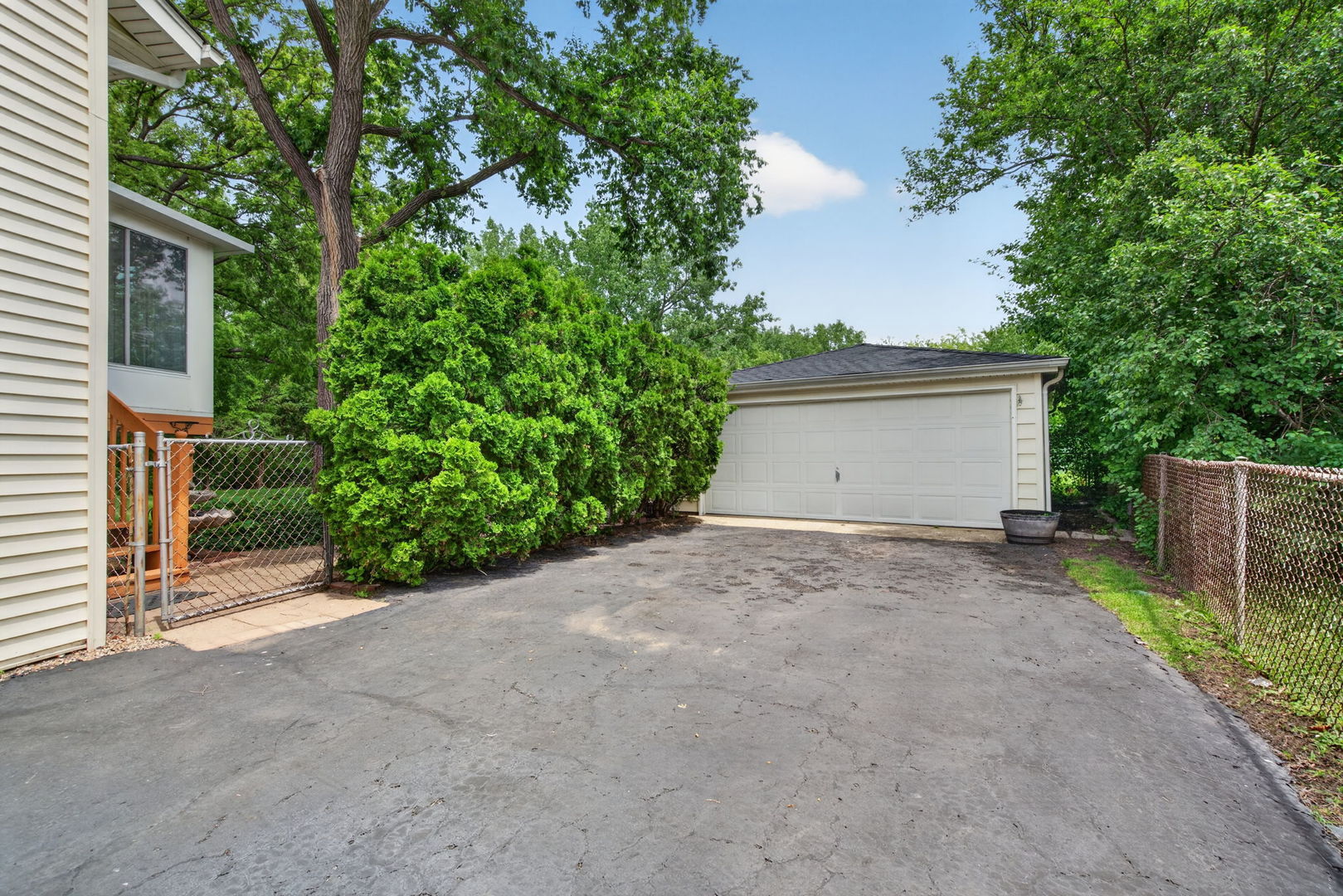 100 Shady Lane, Bolingbrook, IL 60440