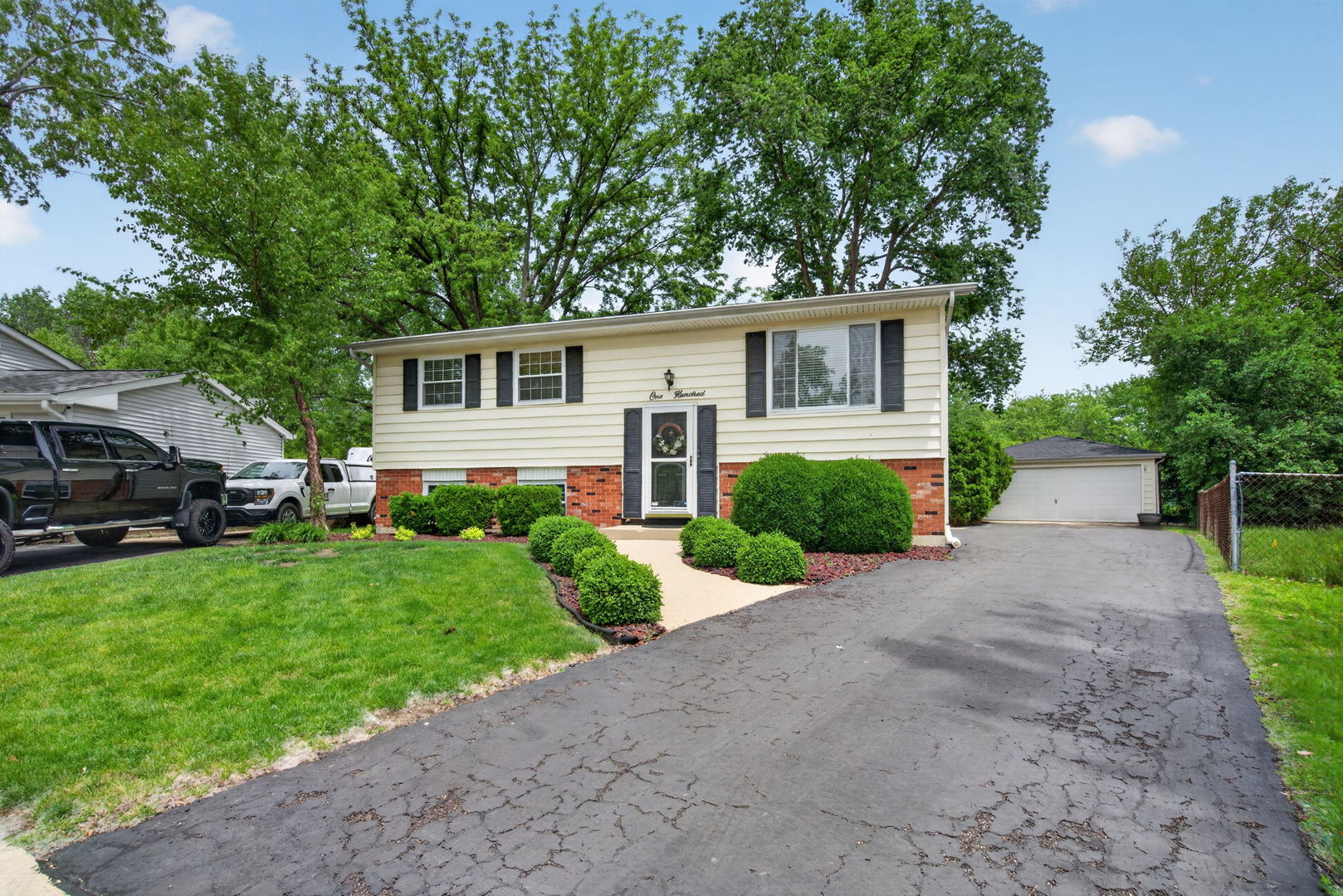 100 Shady Lane, Bolingbrook, IL 60440