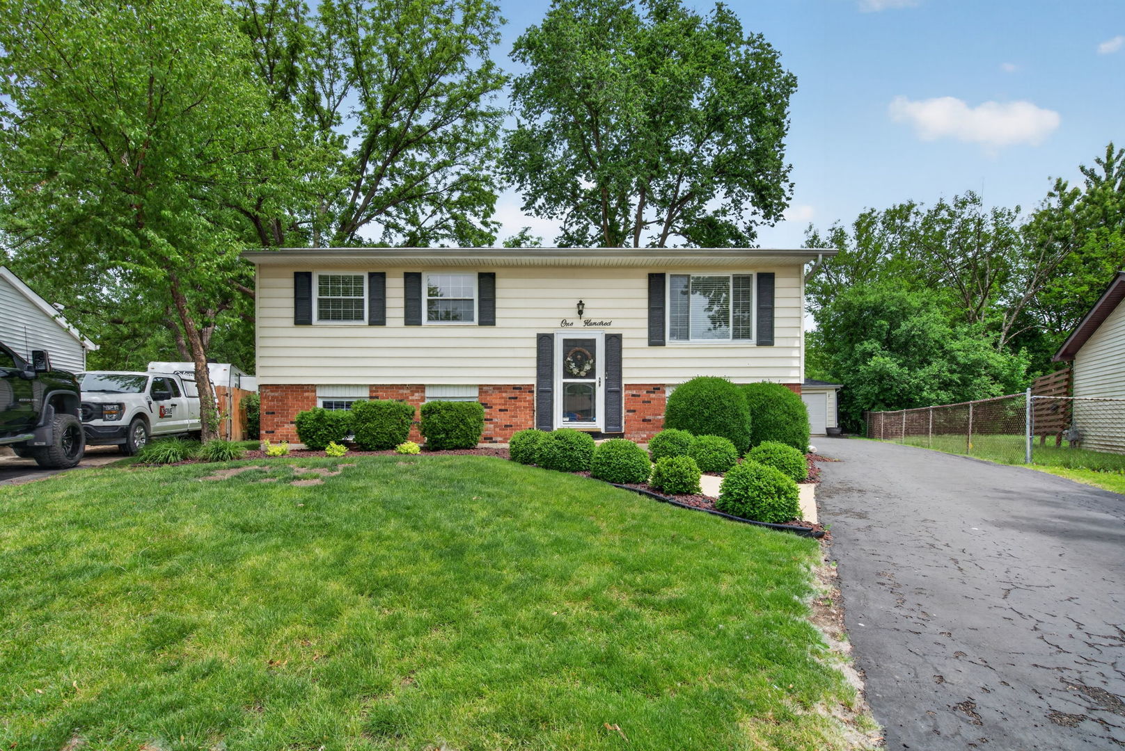 100 Shady Lane, Bolingbrook, IL 60440