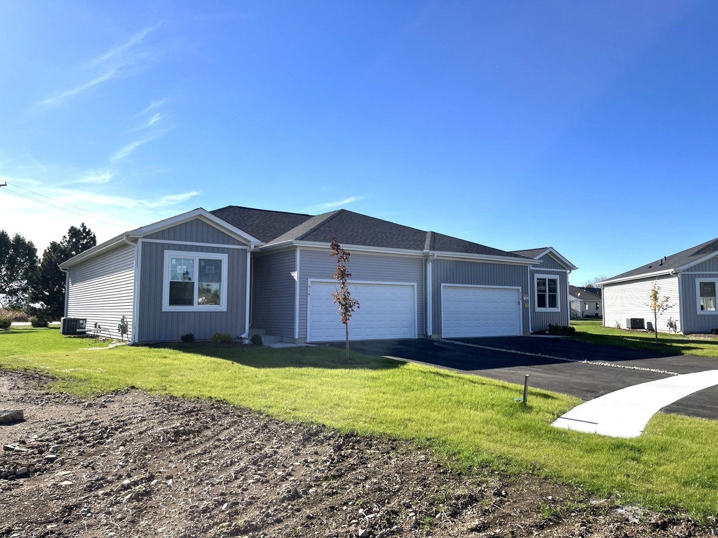 516 COBBLESTONE Circle, Harvard, IL 60033