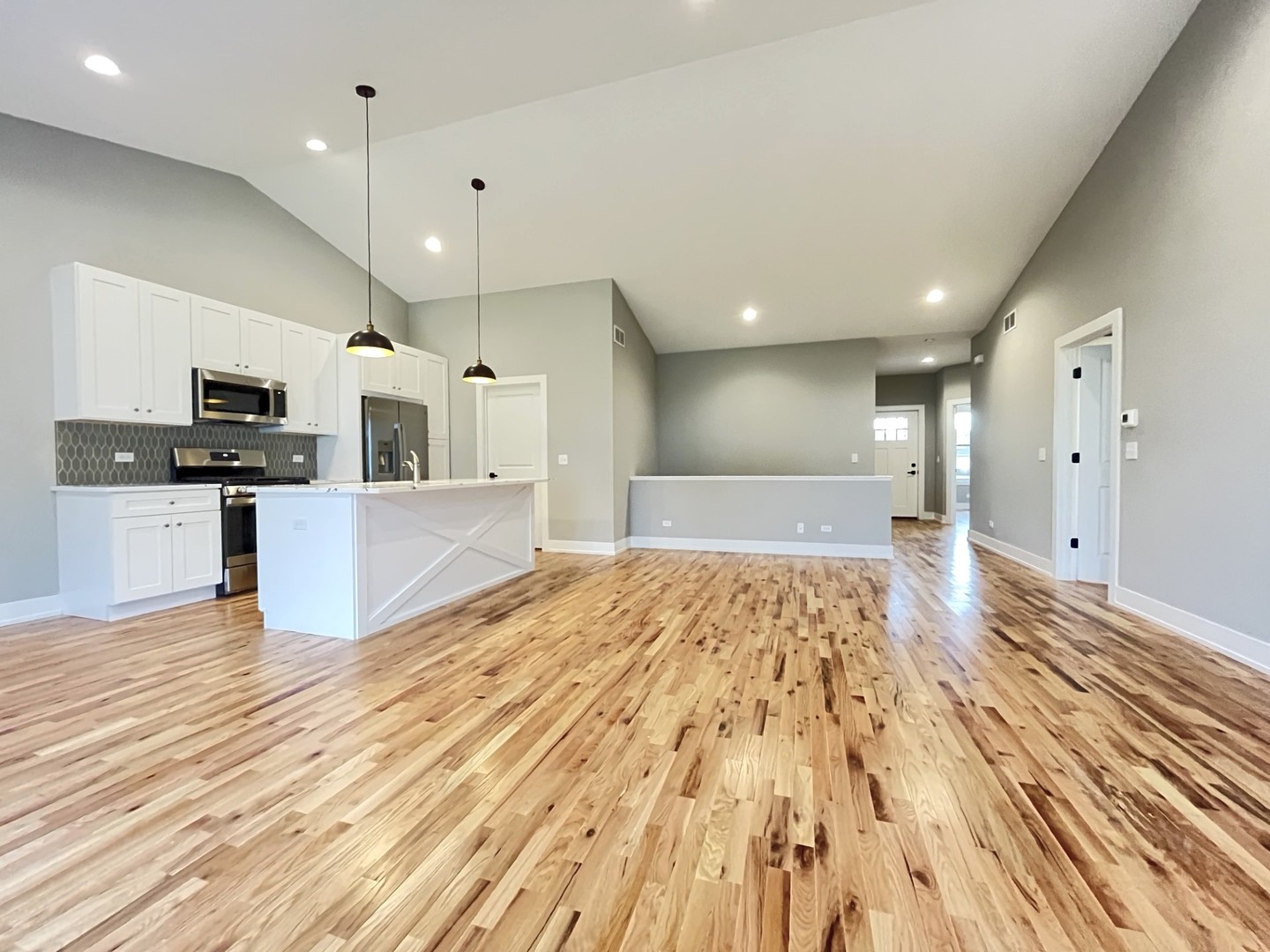 516 COBBLESTONE Circle, Harvard, IL 60033
