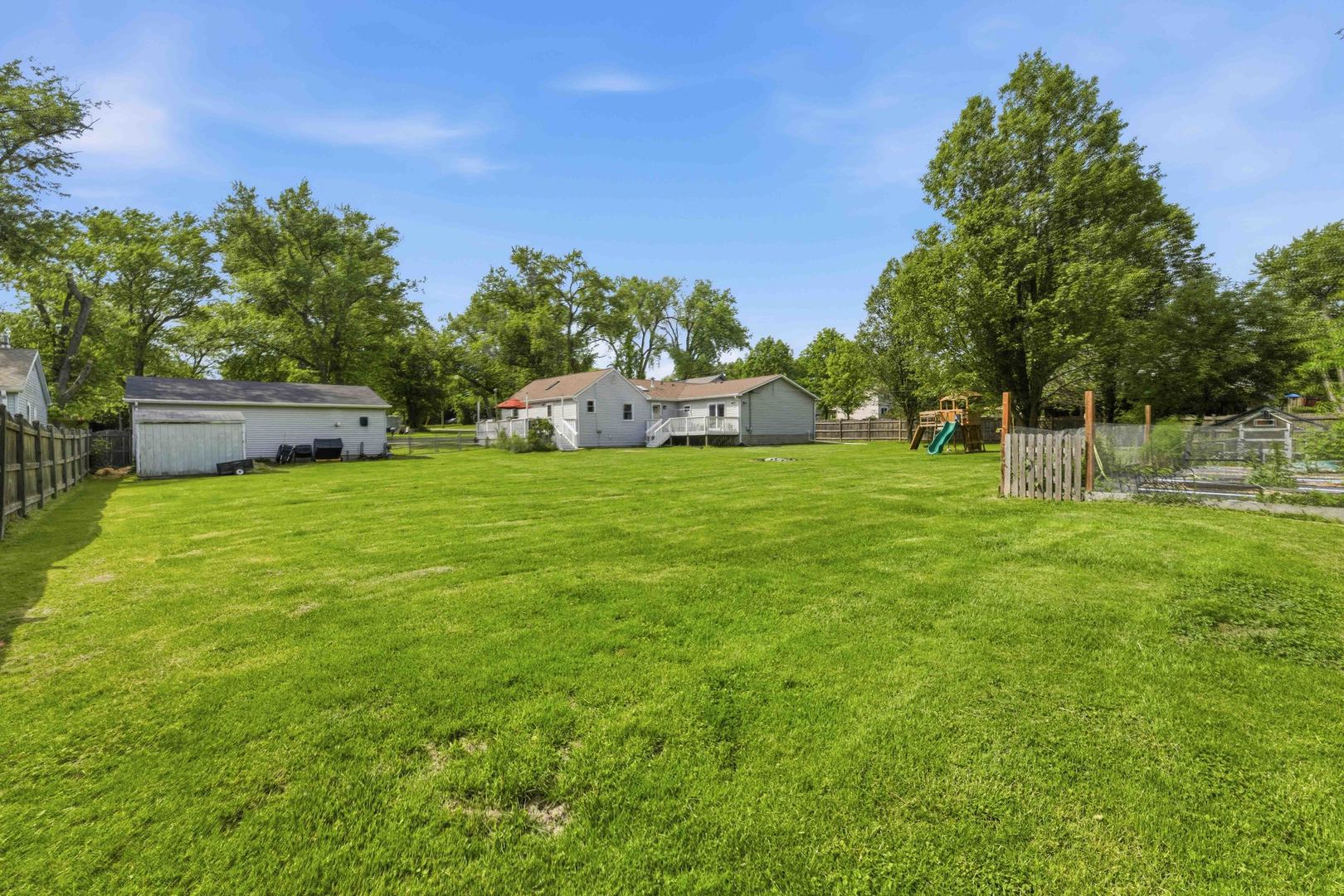 37883 N Watts Avenue, Spring Grove, IL 60081