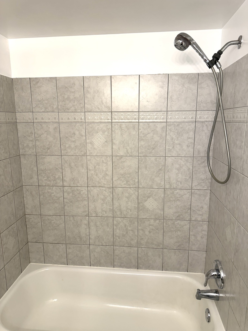 8400 S 84th Court, Hickory Hills, IL 60457