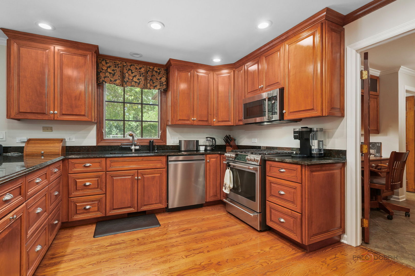 126 Schooner Lane, Lake Barrington, IL 60010