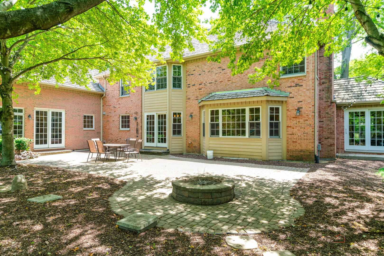 126 Schooner Lane, Lake Barrington, IL 60010