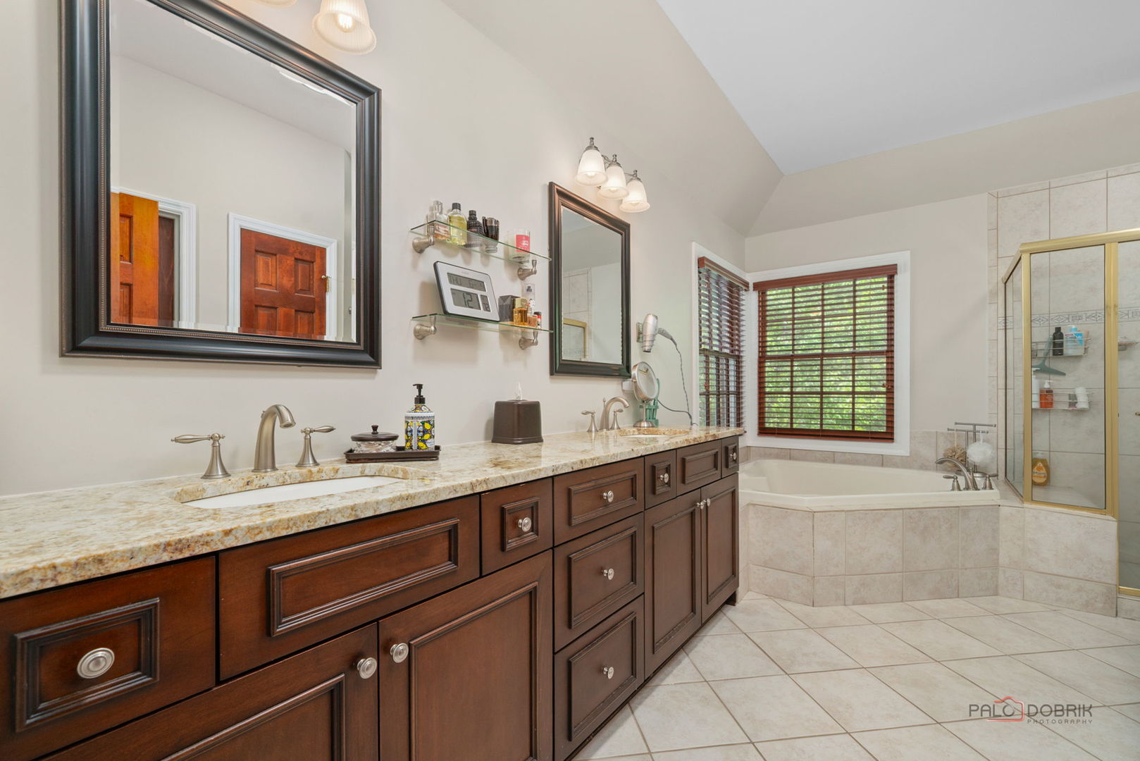 126 Schooner Lane, Lake Barrington, IL 60010