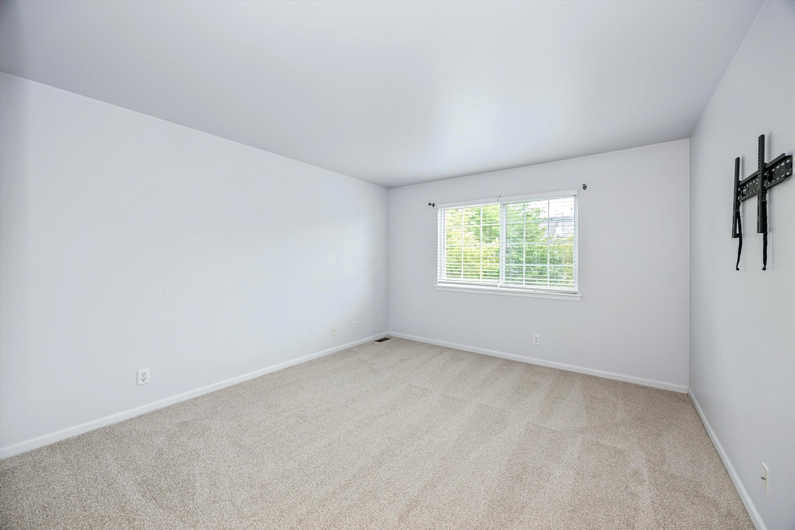 1673 Waterford Road, North Aurora, IL 60542