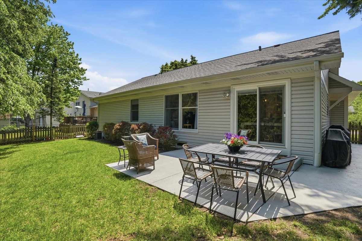 1109 Whitman Place, Vernon Hills, IL 60061
