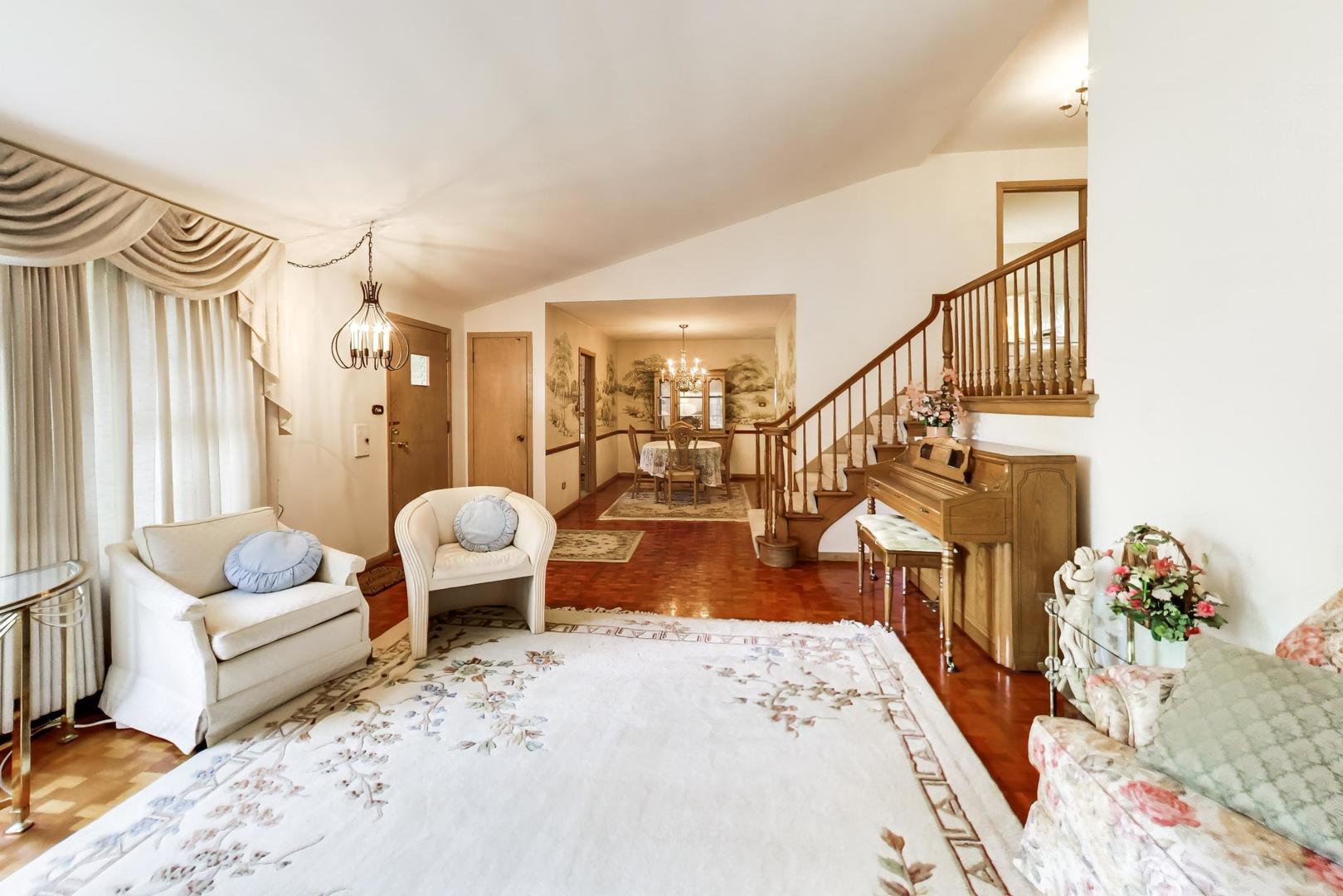 1430 Granville Avenue, Park Ridge, IL 60068