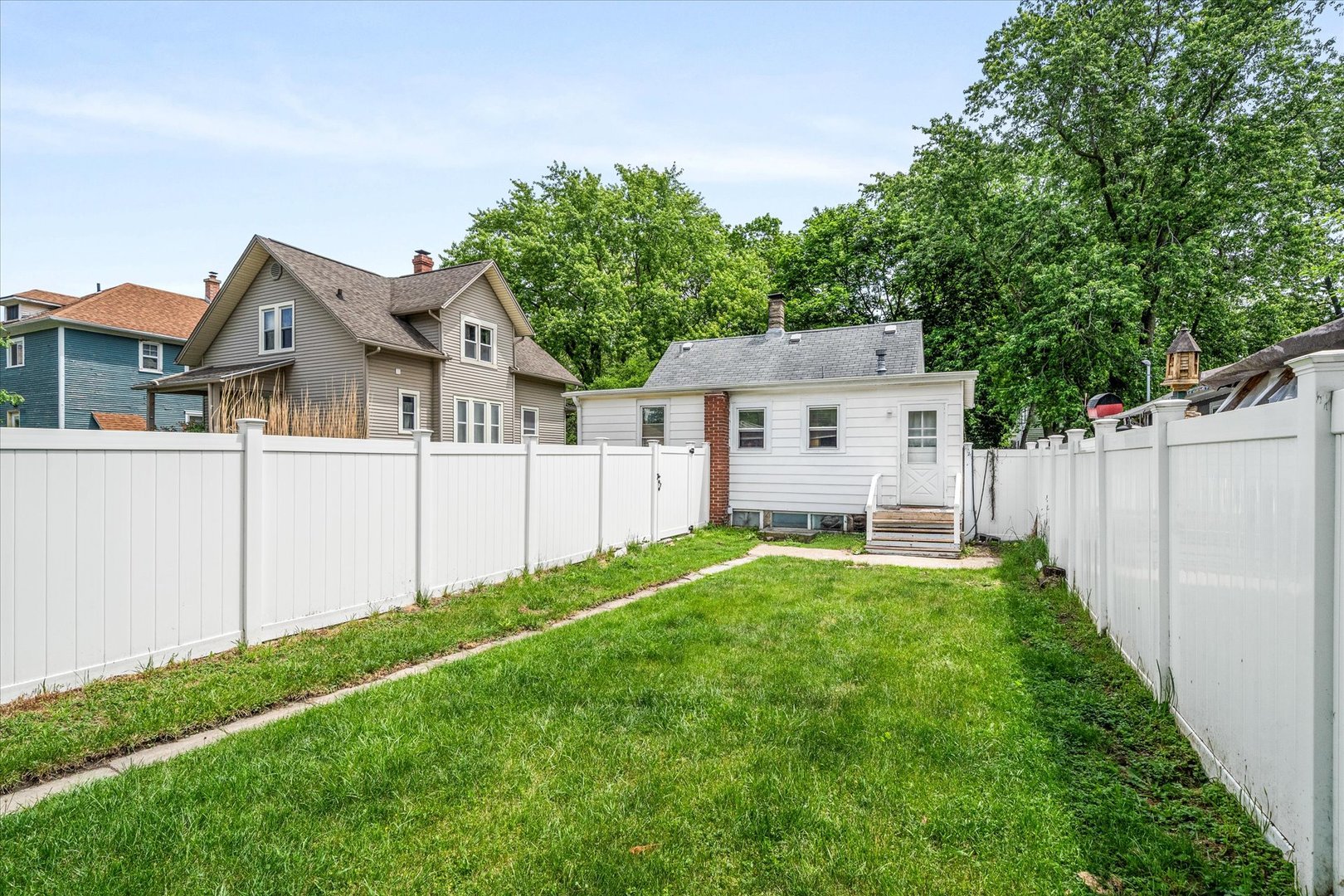 849 N 11th Street, DeKalb, IL 60115