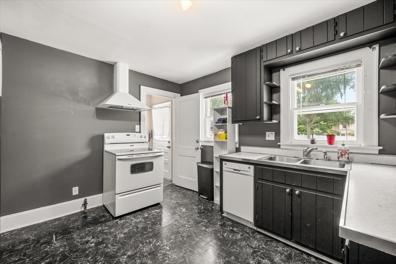 849 N 11th Street, DeKalb, IL 60115